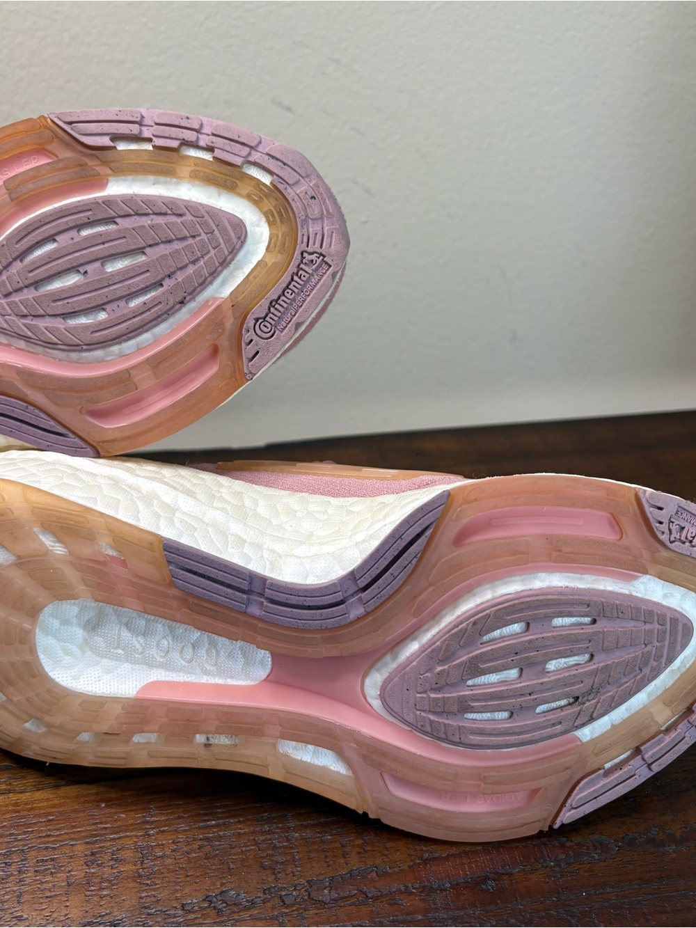Women’s Size 6 Adidas Ultra Boost 22 Running Shoes In Wonder Mauve Colorway - Picture 10 of 11